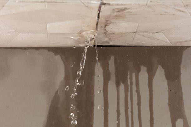 Professional Water Extraction technician working in Peak, SC